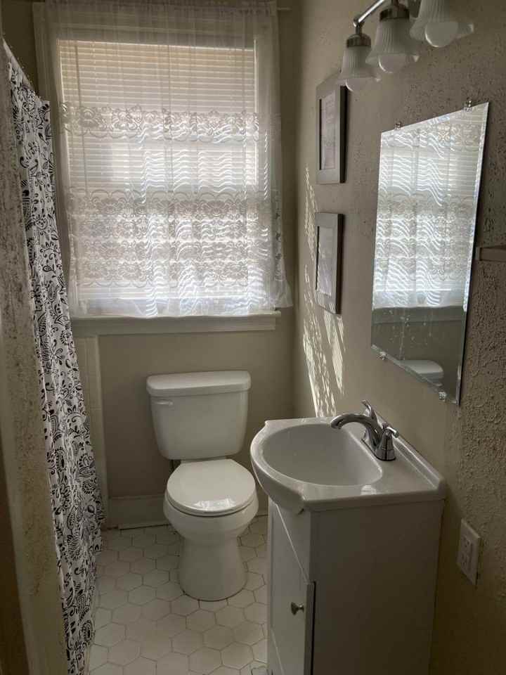 702 White Ave - Photo 7 of 19
