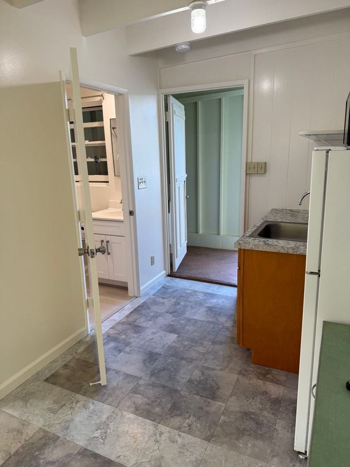 2214 California Ave - Photo 2 of 10