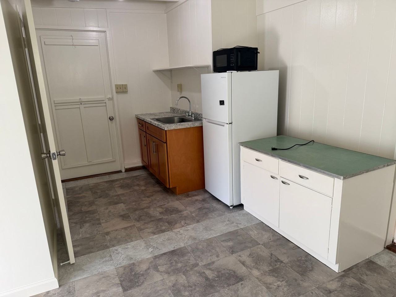 2214 California Ave - Photo 4 of 10