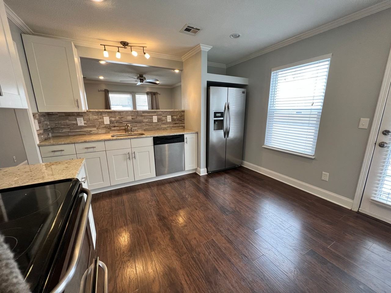 84 Nw Main St - Photo 5 of 14