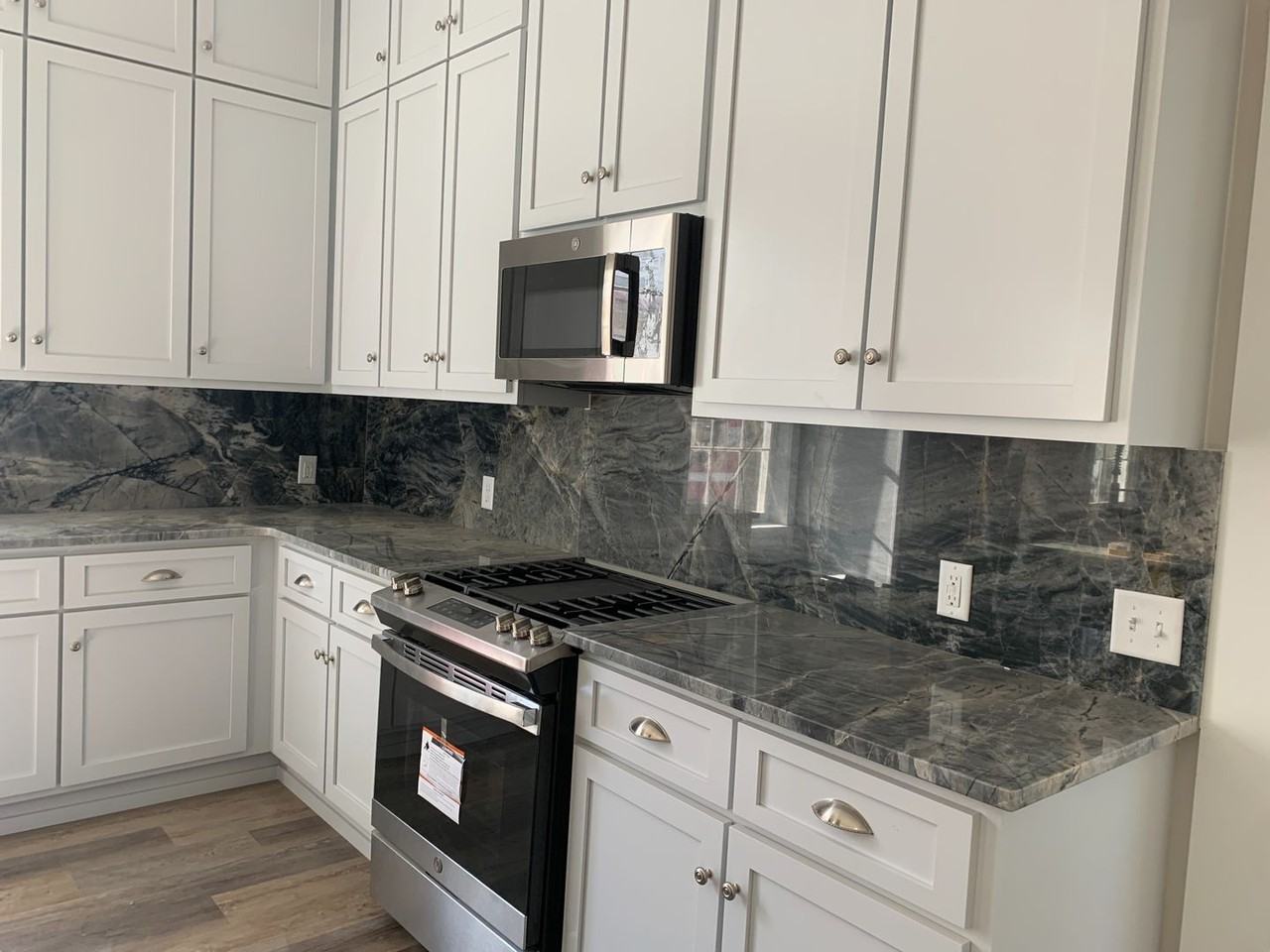 957 Savannah St - Photo 2 of 8