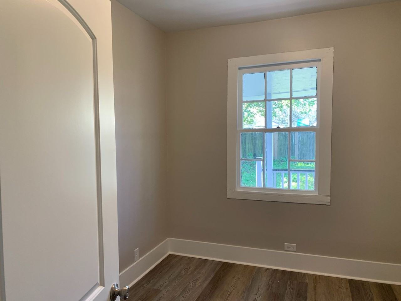 957 Savannah St - Photo 6 of 8