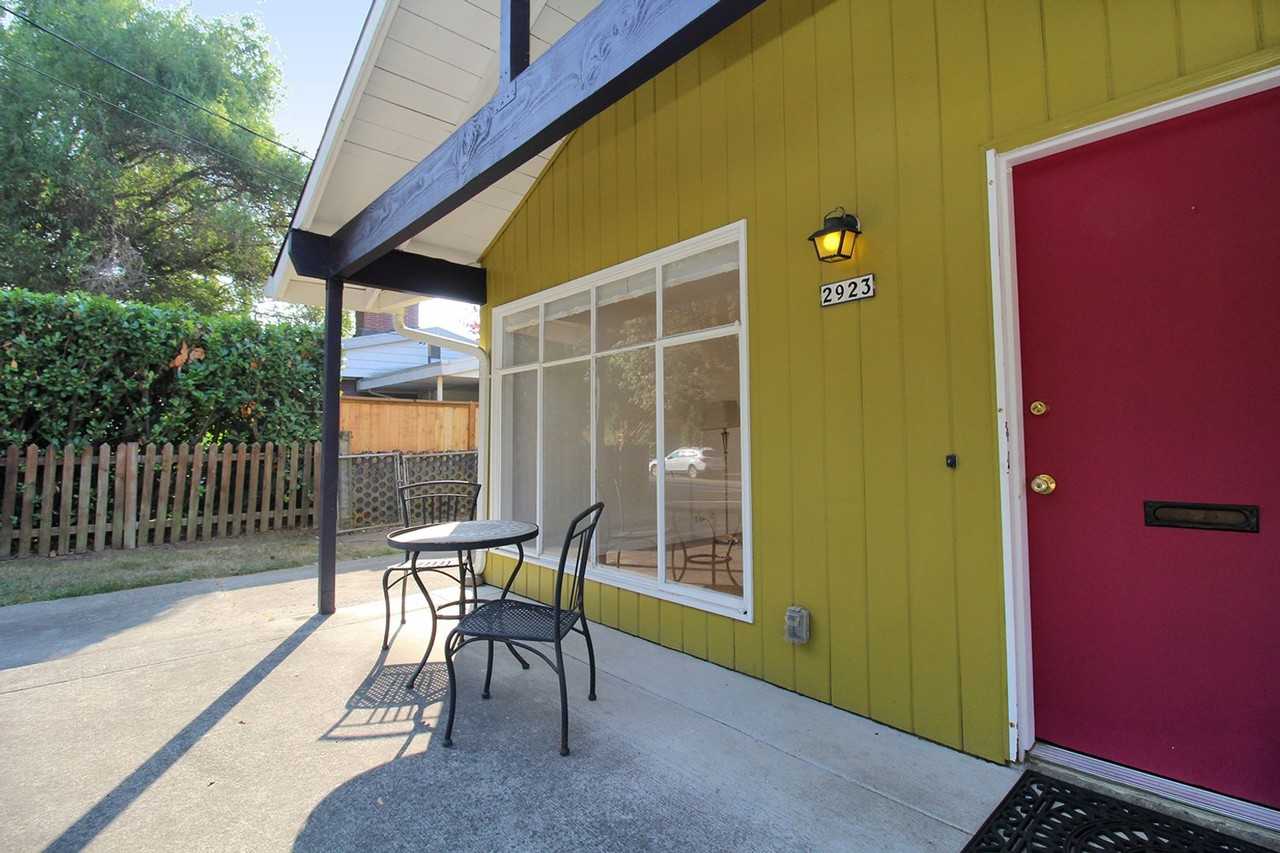 2923 Ne 92nd Ave - Photo 2 of 24
