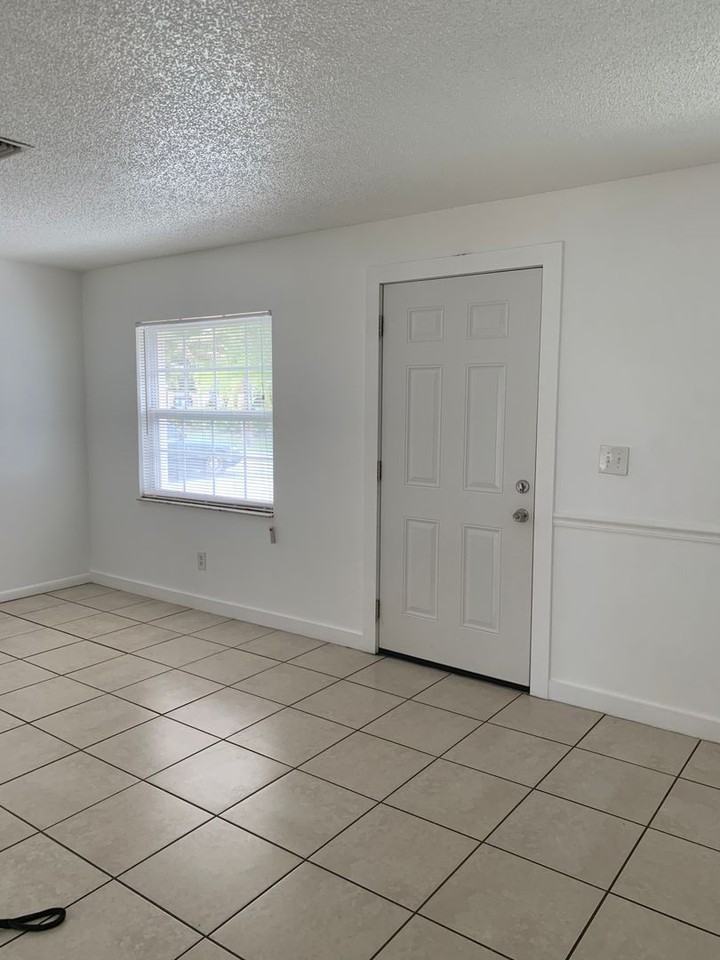 550 13th Pl - Photo 5 of 19