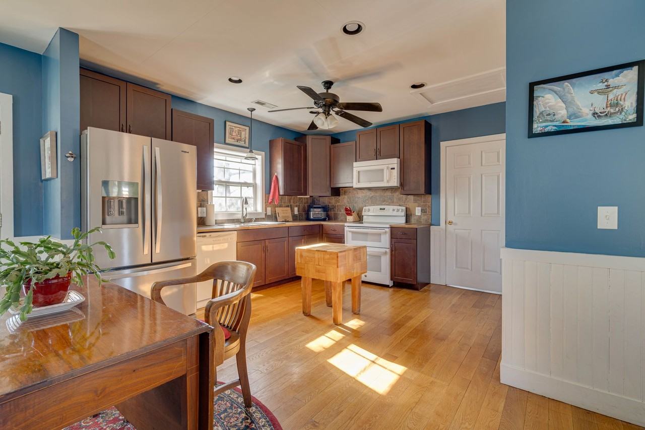 307 W Graham St - Photo 5 of 25