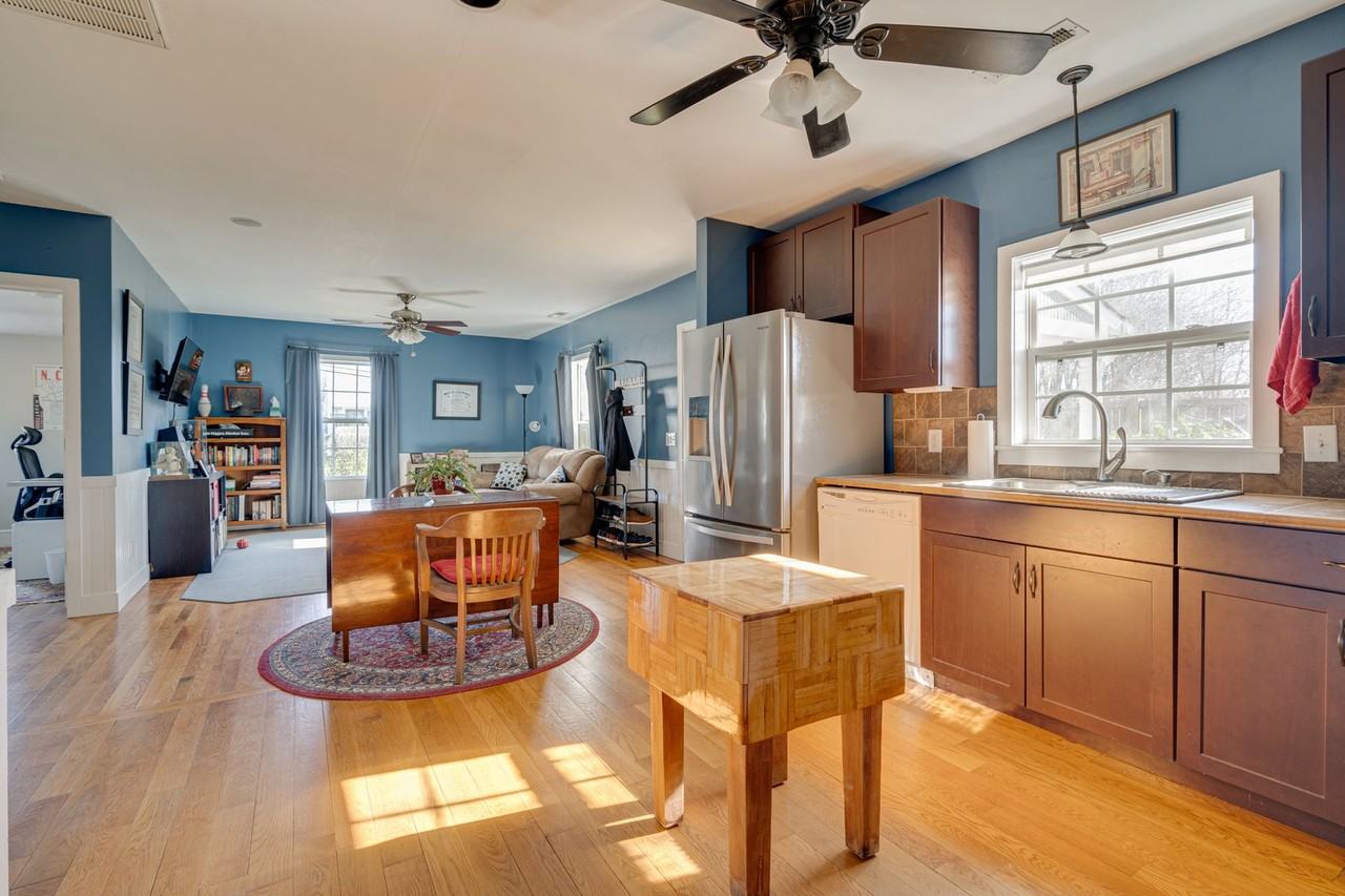307 W Graham St - Photo 7 of 25
