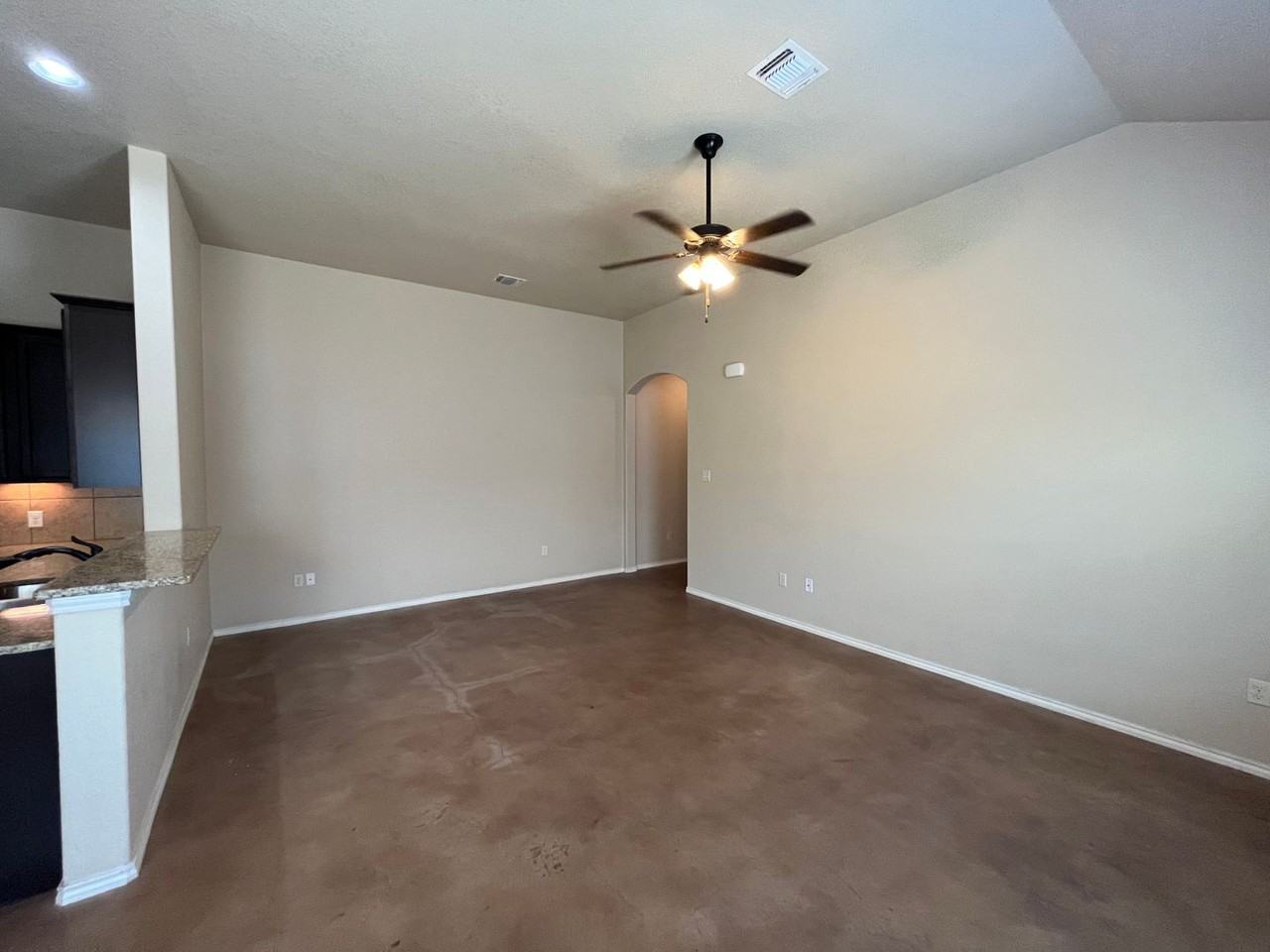 700 Saengerhalle Rd - Photo 5 of 30