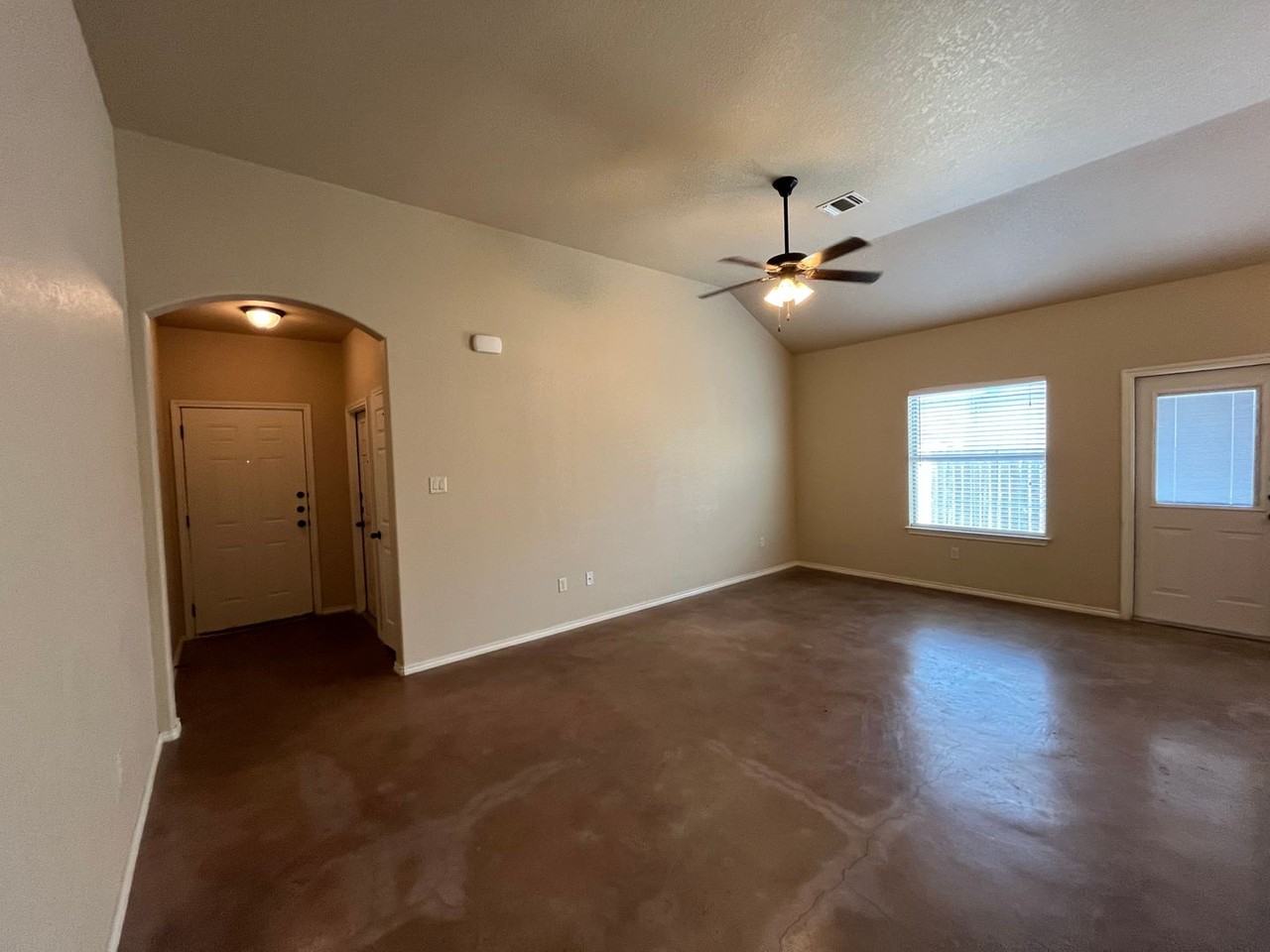 700 Saengerhalle Rd - Photo 6 of 30