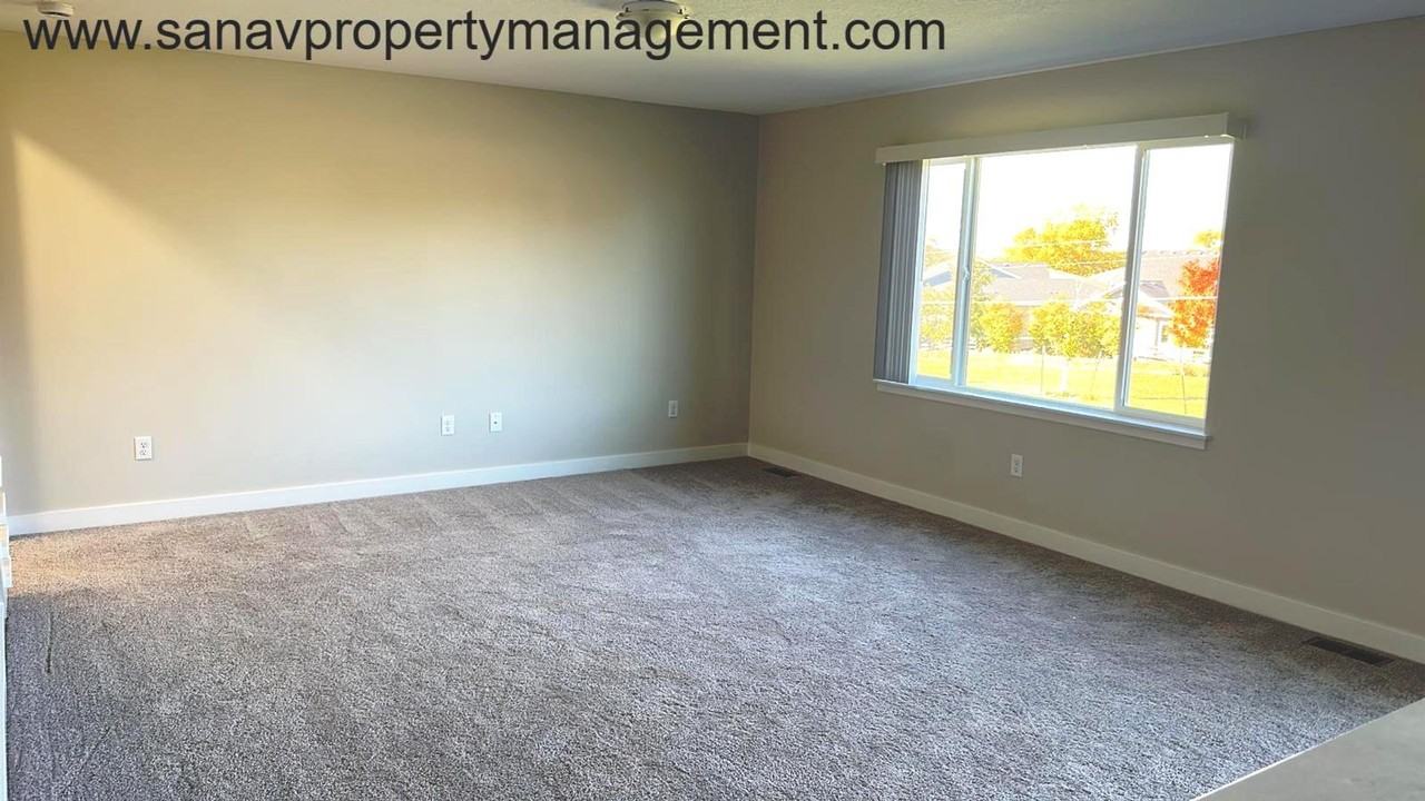 1065 Hamilton Rd - Photo 6 of 7