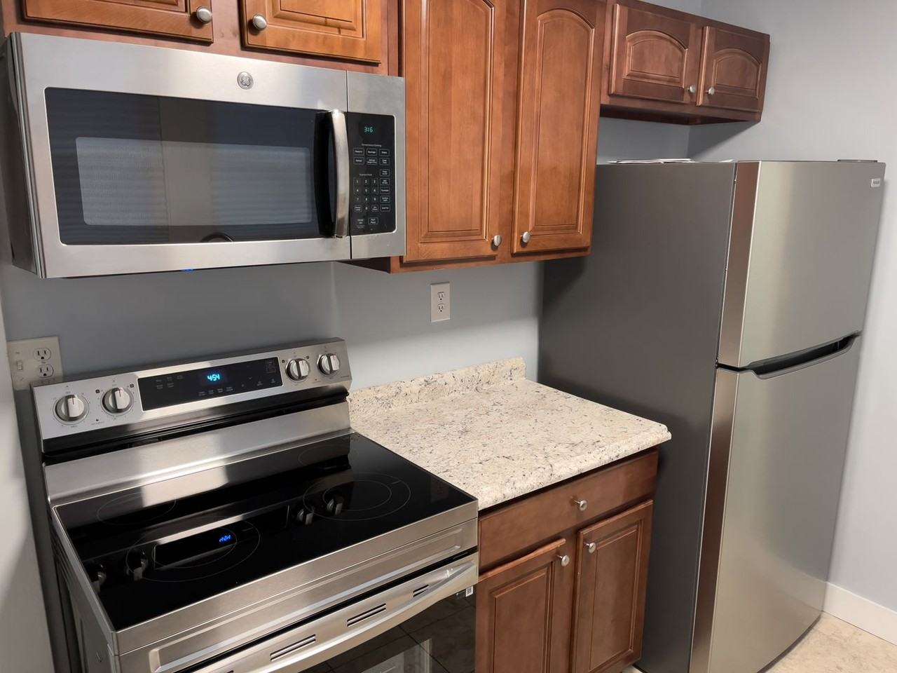 680 Fayette St - Photo 6 of 12