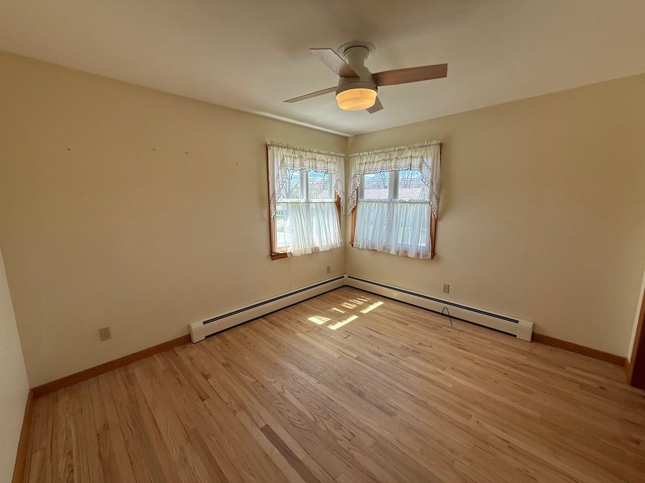 19 Sam St - Photo 6 of 12