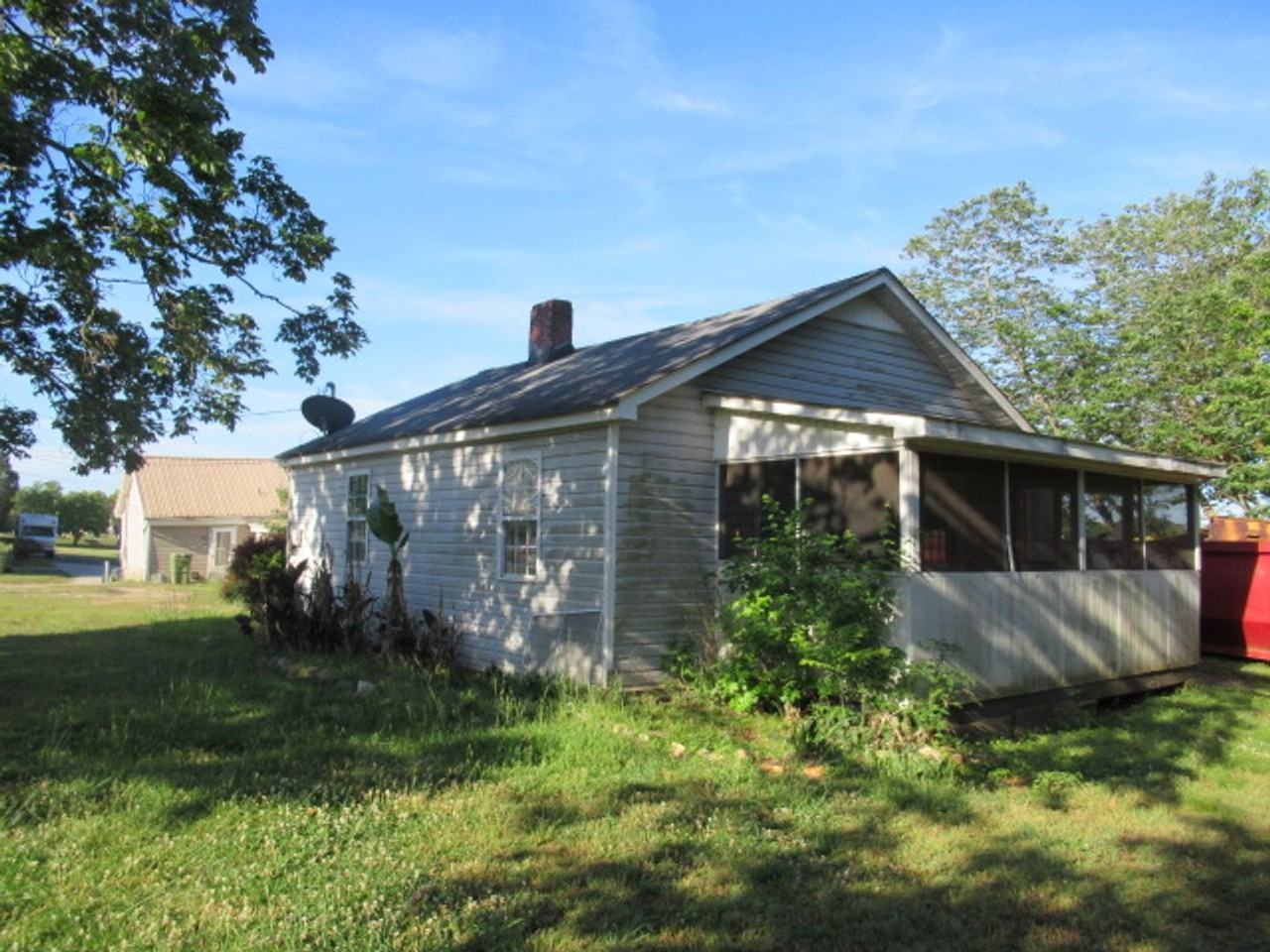 5 Henry St #B - Photo 2 of 17