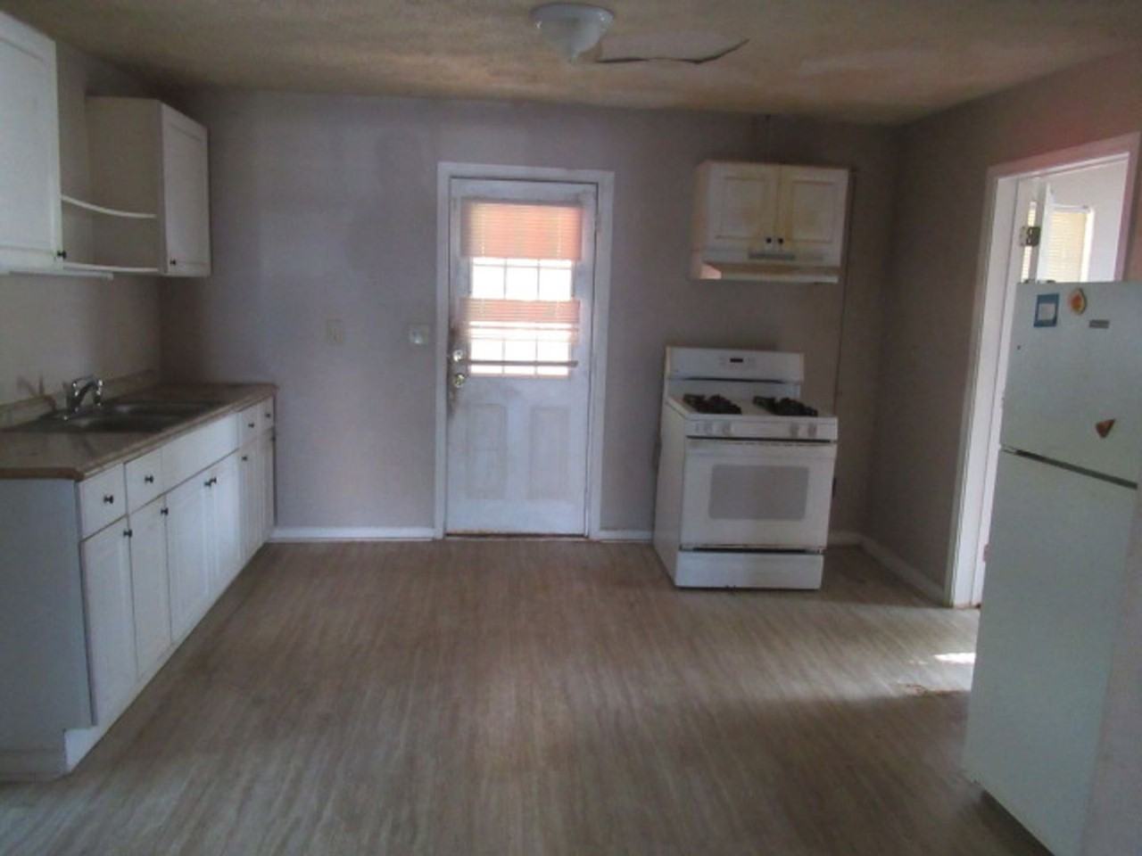 5 Henry St #B - Photo 4 of 17