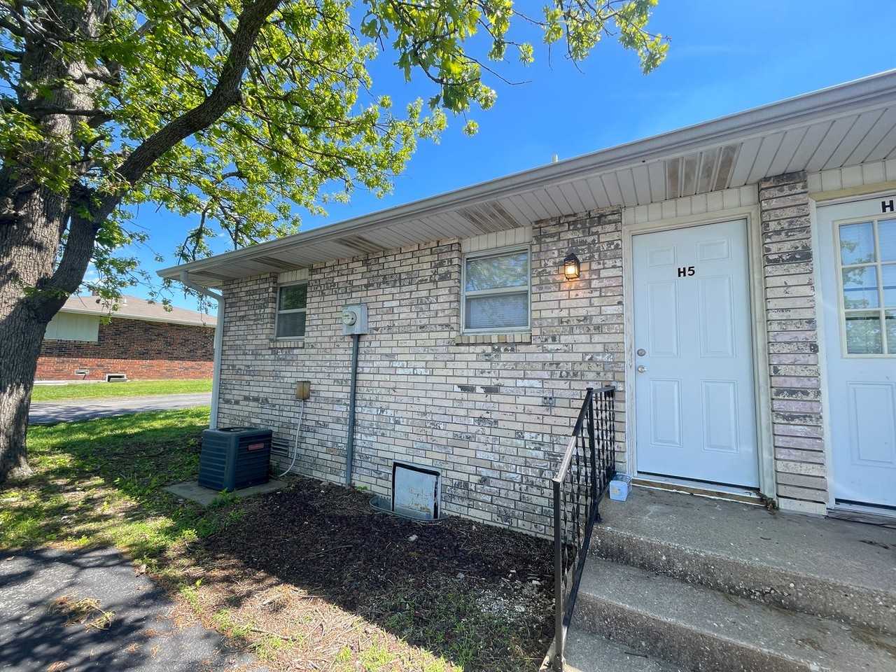 4511 W 3rd St - Photo 2 of 10
