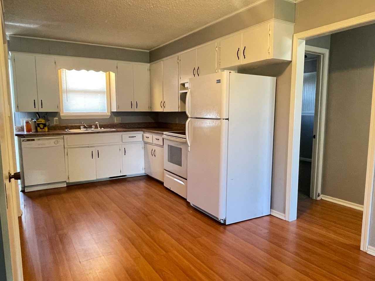 4511 W 3rd St - Photo 3 of 10