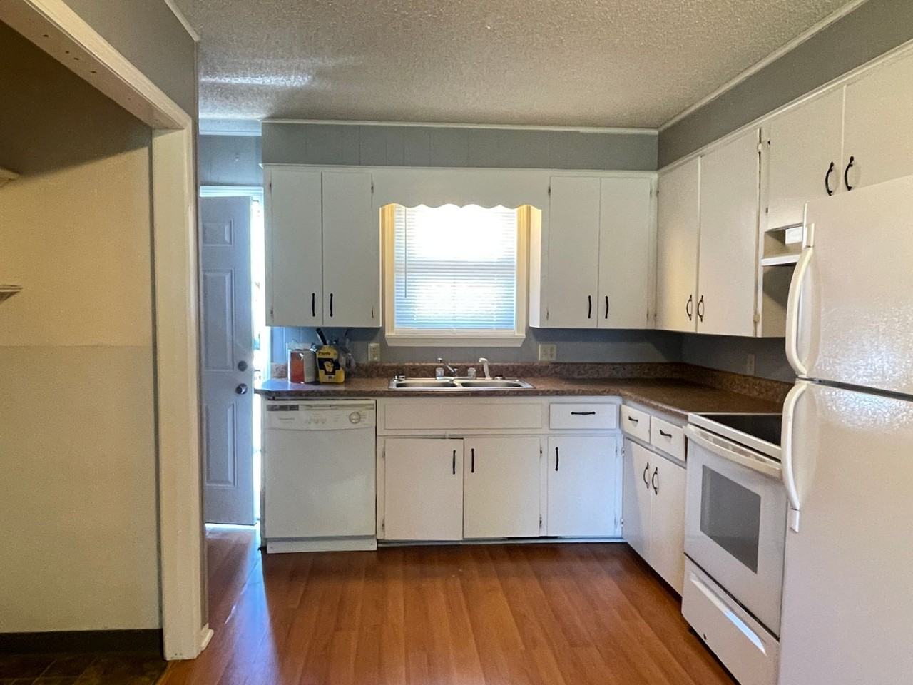 4511 W 3rd St - Photo 7 of 10