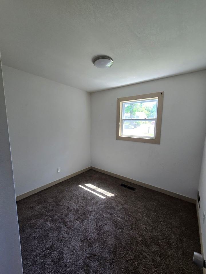 3317 Se Bryant St - Photo 5 of 7