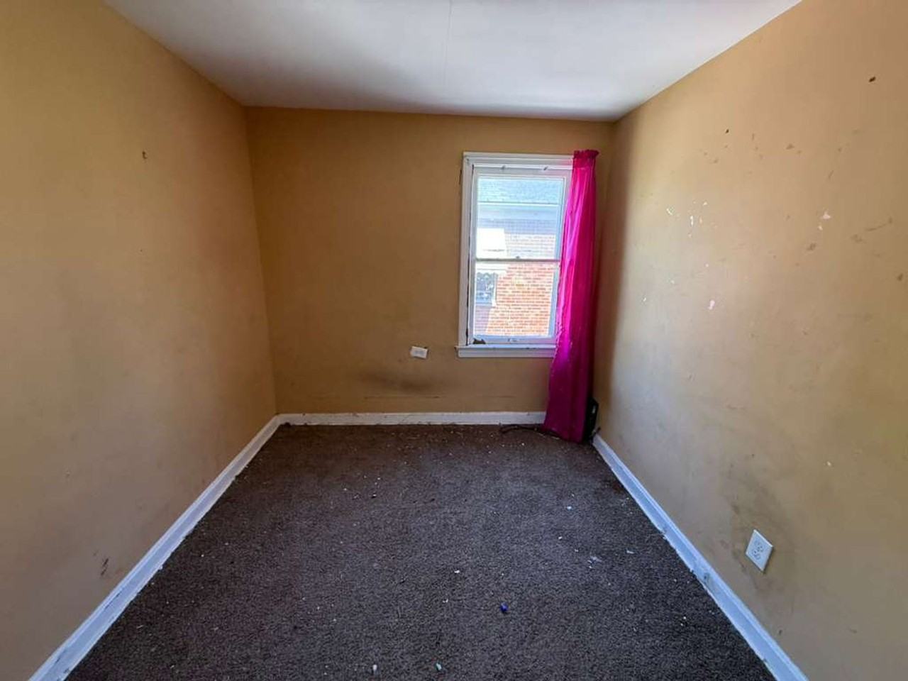 5470 Hollywood Ave - Photo 2 of 5
