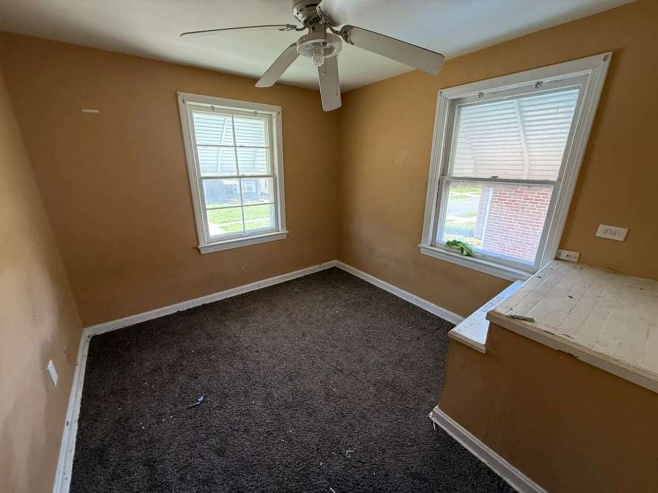 5470 Hollywood Ave - Photo 4 of 5