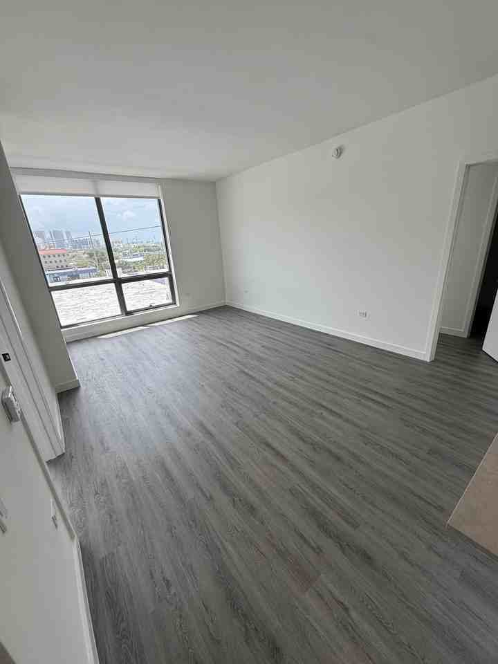 114 Northeast 22nd Street #B - Photo 5 of 8