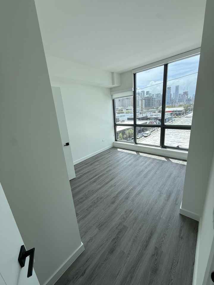 114 Northeast 22nd Street #B - Photo 6 of 8