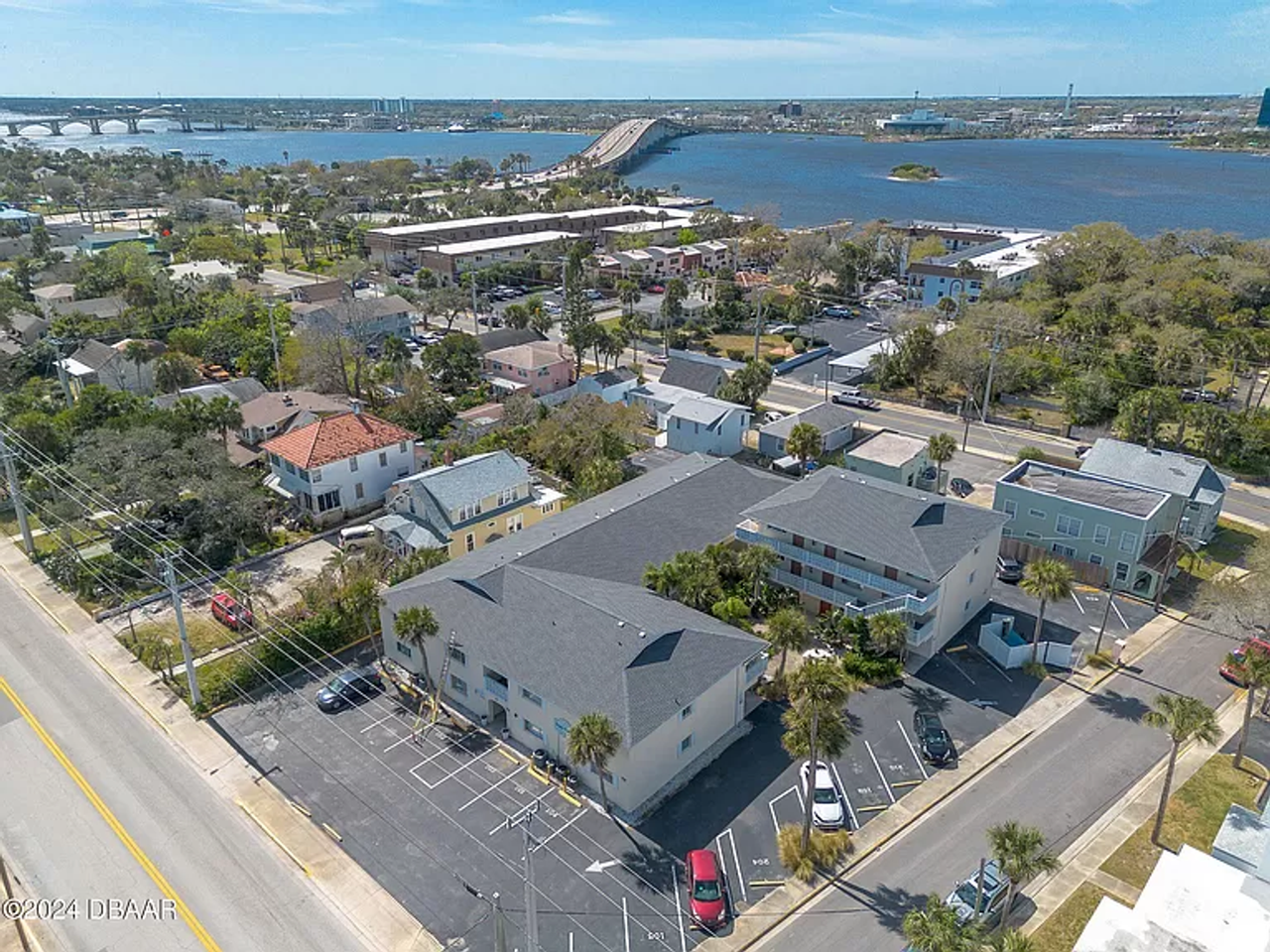 102 S Peninsula Dr - Photo 3 of 12