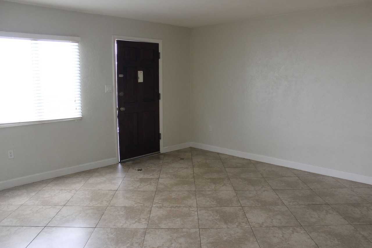 102 S Peninsula Dr - Photo 6 of 12