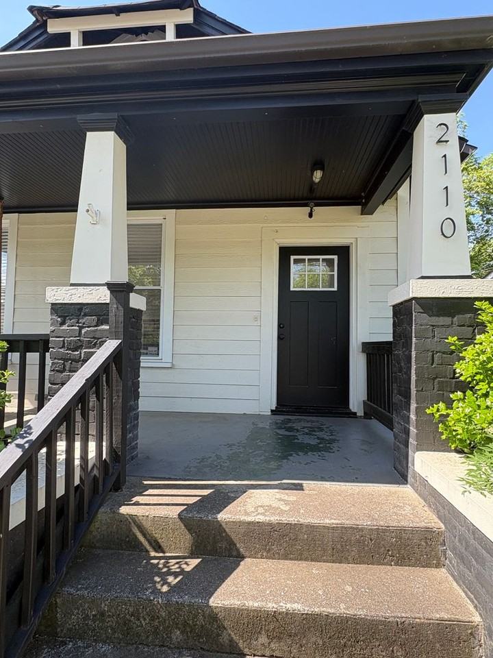 2110 Vine St - Photo 2 of 18