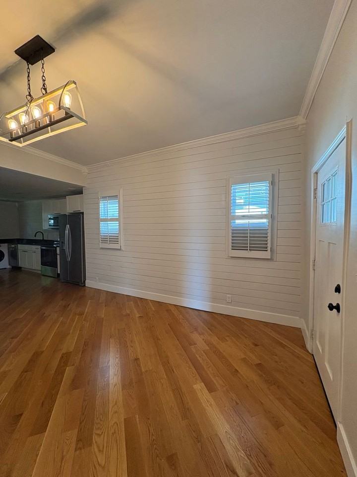 2110 Vine St - Photo 5 of 18