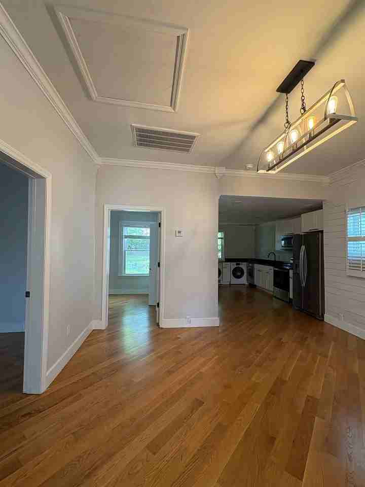 2110 Vine St - Photo 7 of 18