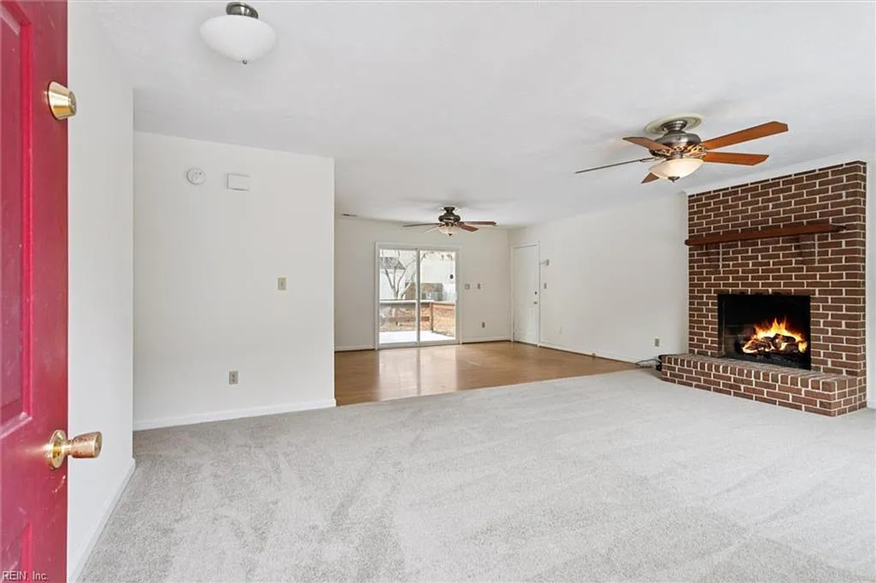 1604 Colonial Ave - Photo 2 of 21
