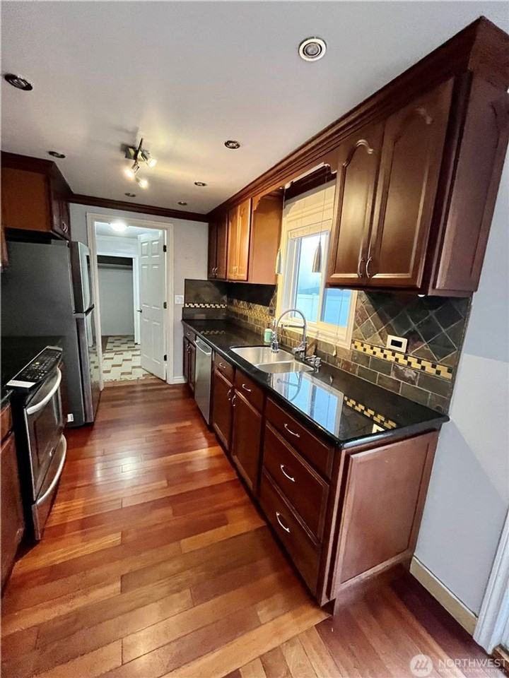 16836 123rd Ave Se - Photo 4 of 15