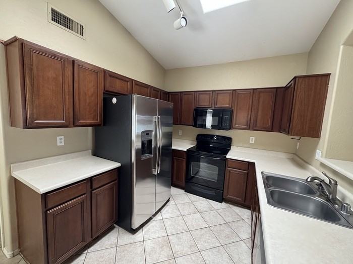 10741 W Granada Rd - Photo 7 of 26