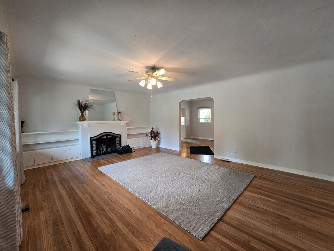 1304 Galisteo Pkwy - Photo 2 of 32