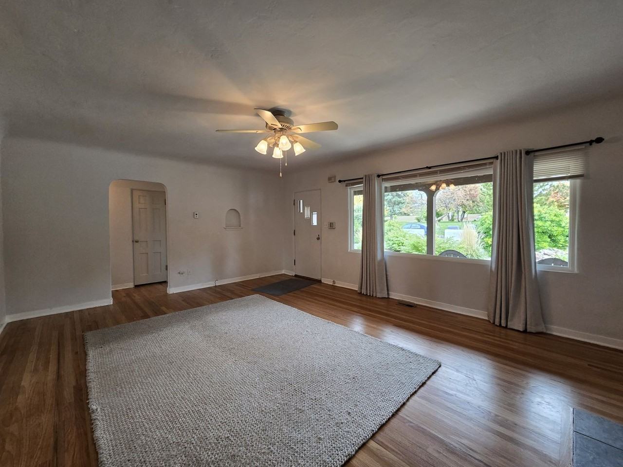1304 Galisteo Pkwy - Photo 3 of 32
