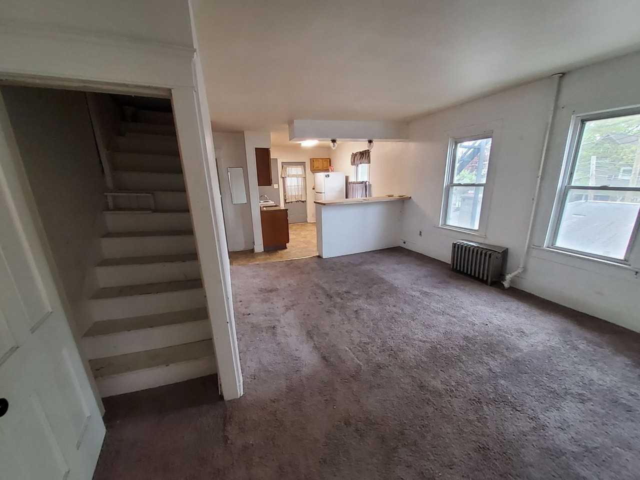 467 Northampton St - Photo 3 of 6