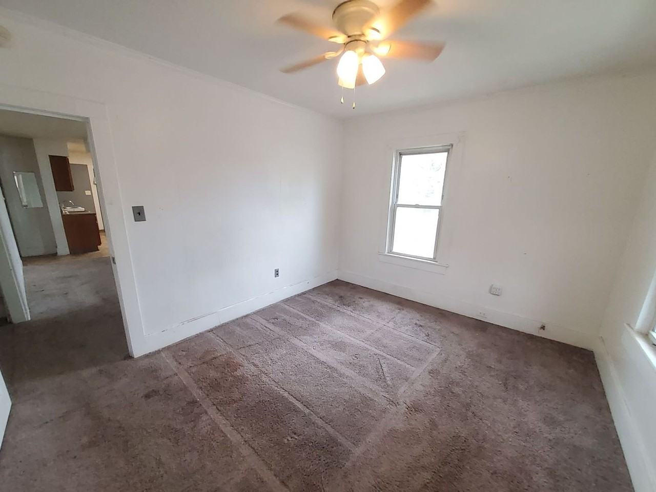 467 Northampton St - Photo 4 of 6