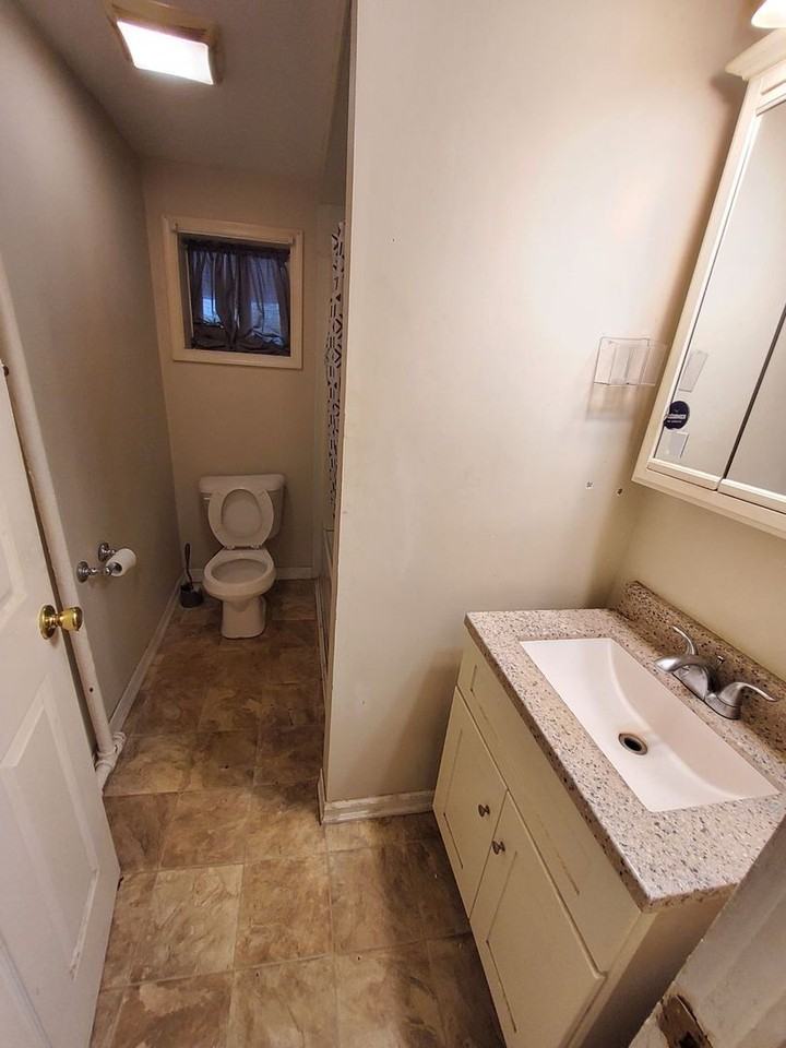467 Northampton St - Photo 5 of 6