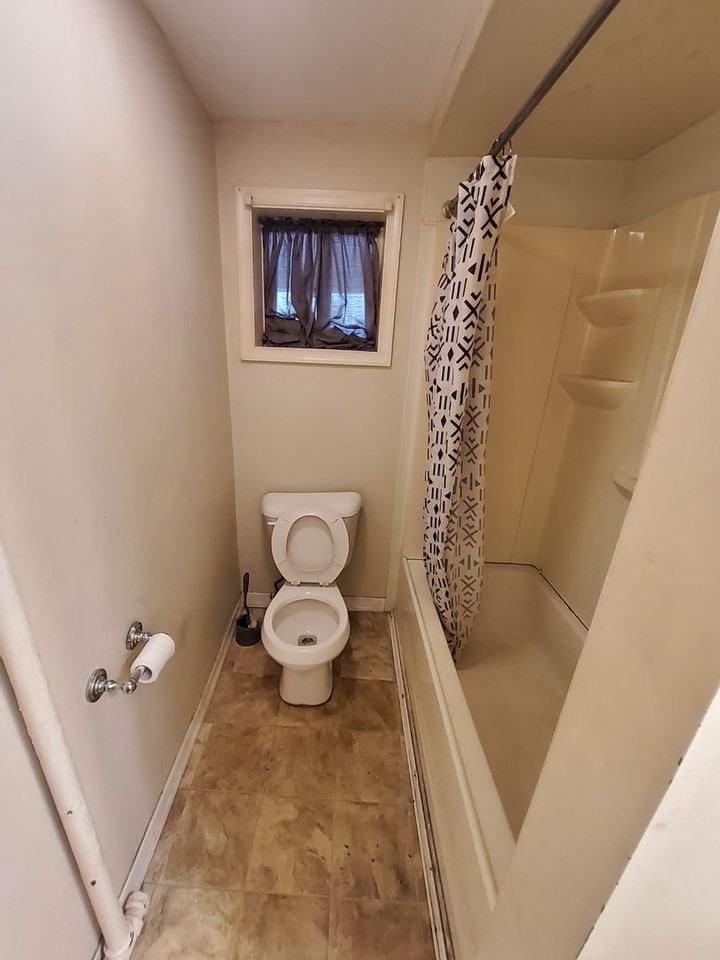 467 Northampton St - Photo 6 of 6