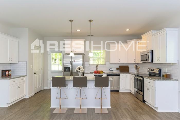 1720 Taylor Ave - Photo 3 of 20