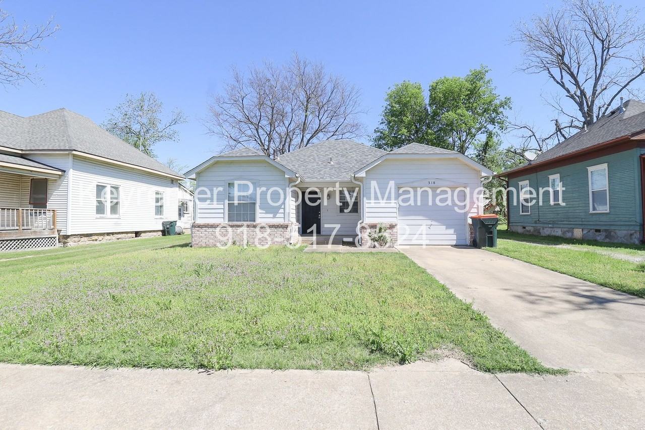 318 E Will Rogers Blvd - Photo 2 of 20