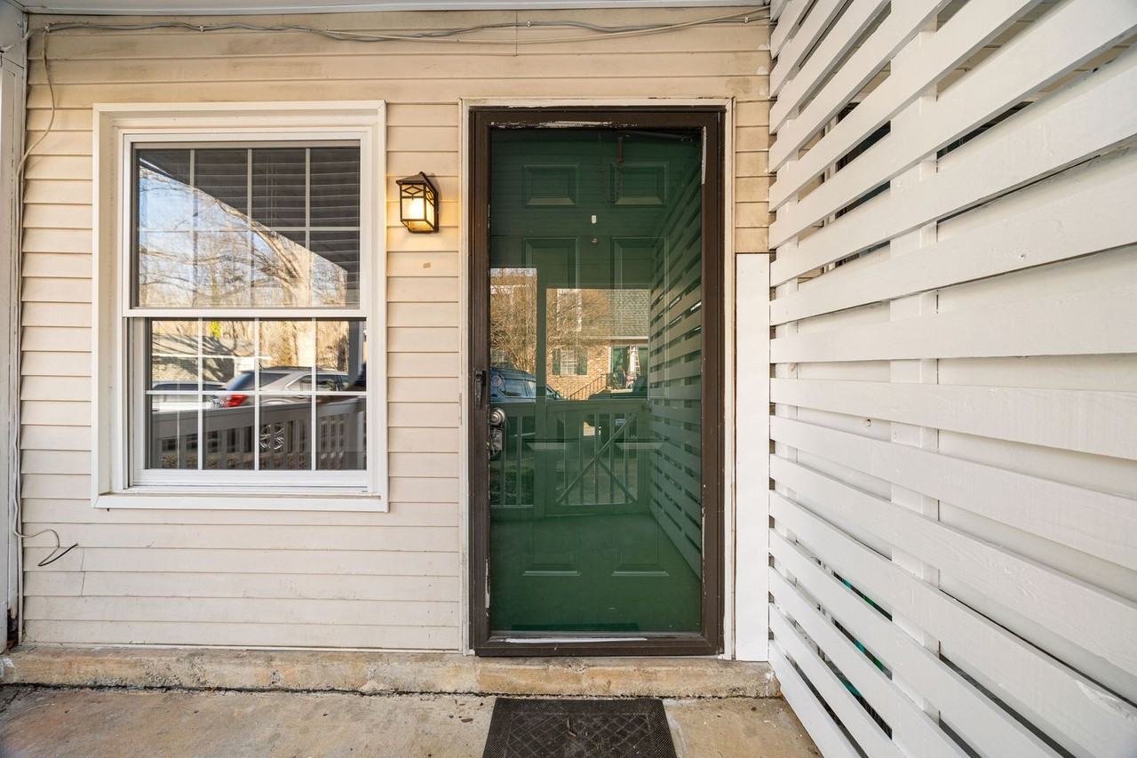 480 Burgoyne Rd #4 - Photo 2 of 11