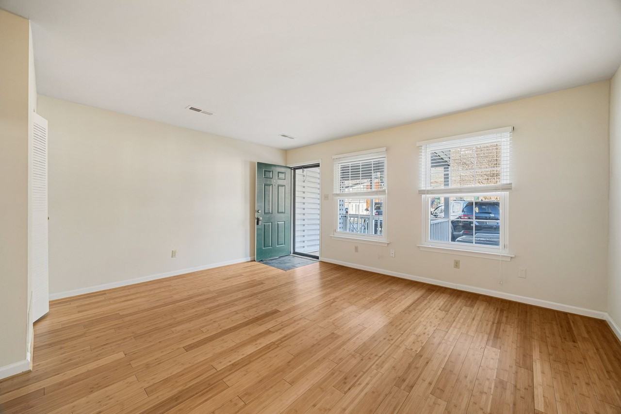 480 Burgoyne Rd #4 - Photo 4 of 11