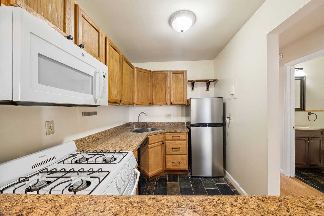 480 Burgoyne Rd #4 - Photo 5 of 11
