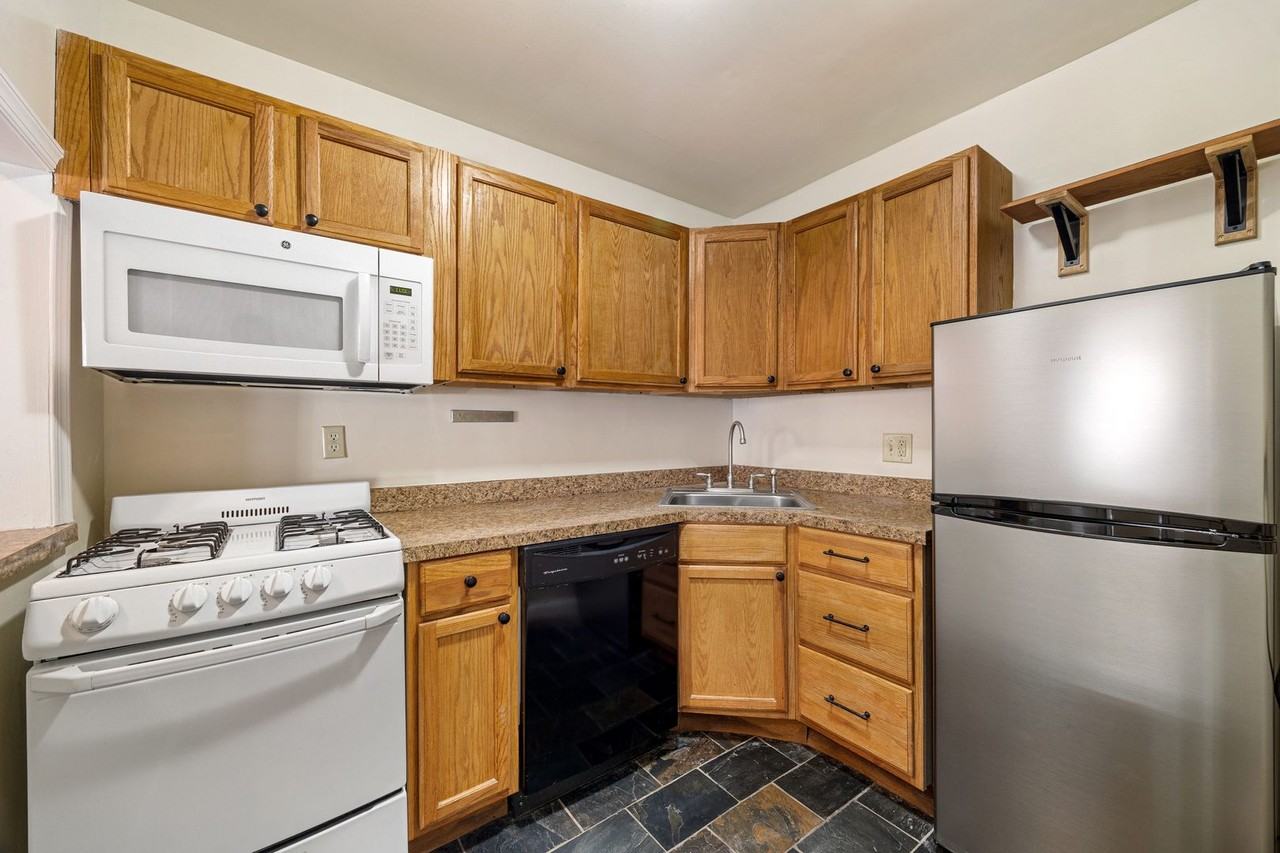 480 Burgoyne Rd #4 - Photo 6 of 11