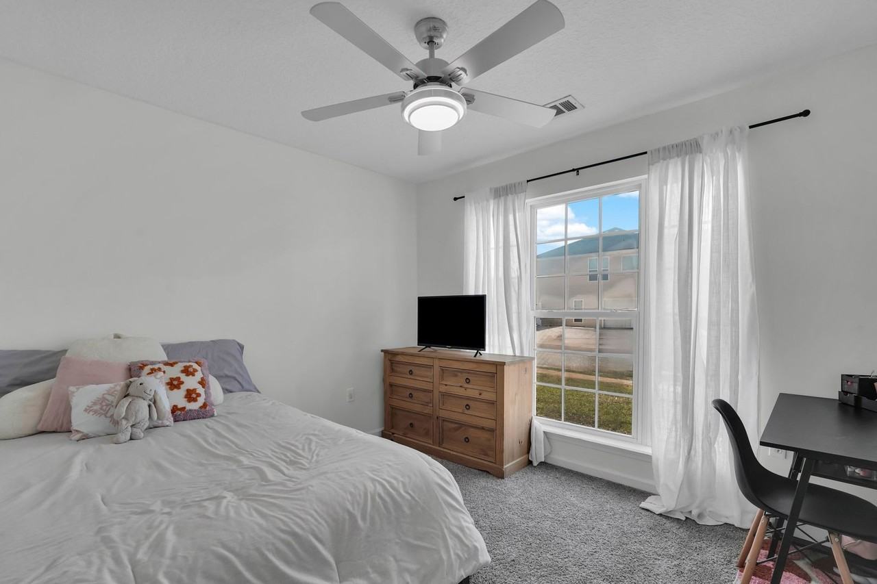 238 Scarlett Ln - Photo 6 of 40