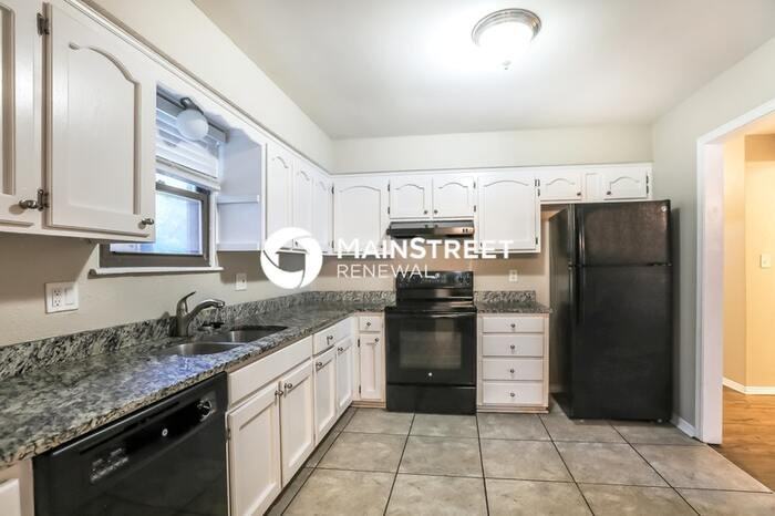 1604 N Glen Ellyn St - Photo 6 of 14