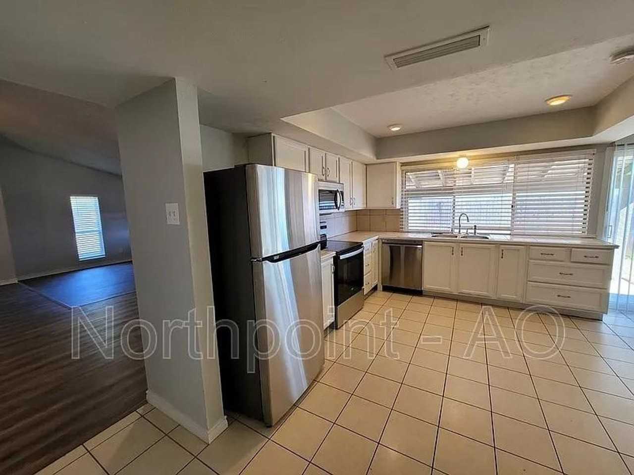 1362 Applegate Dr - Photo 3 of 20