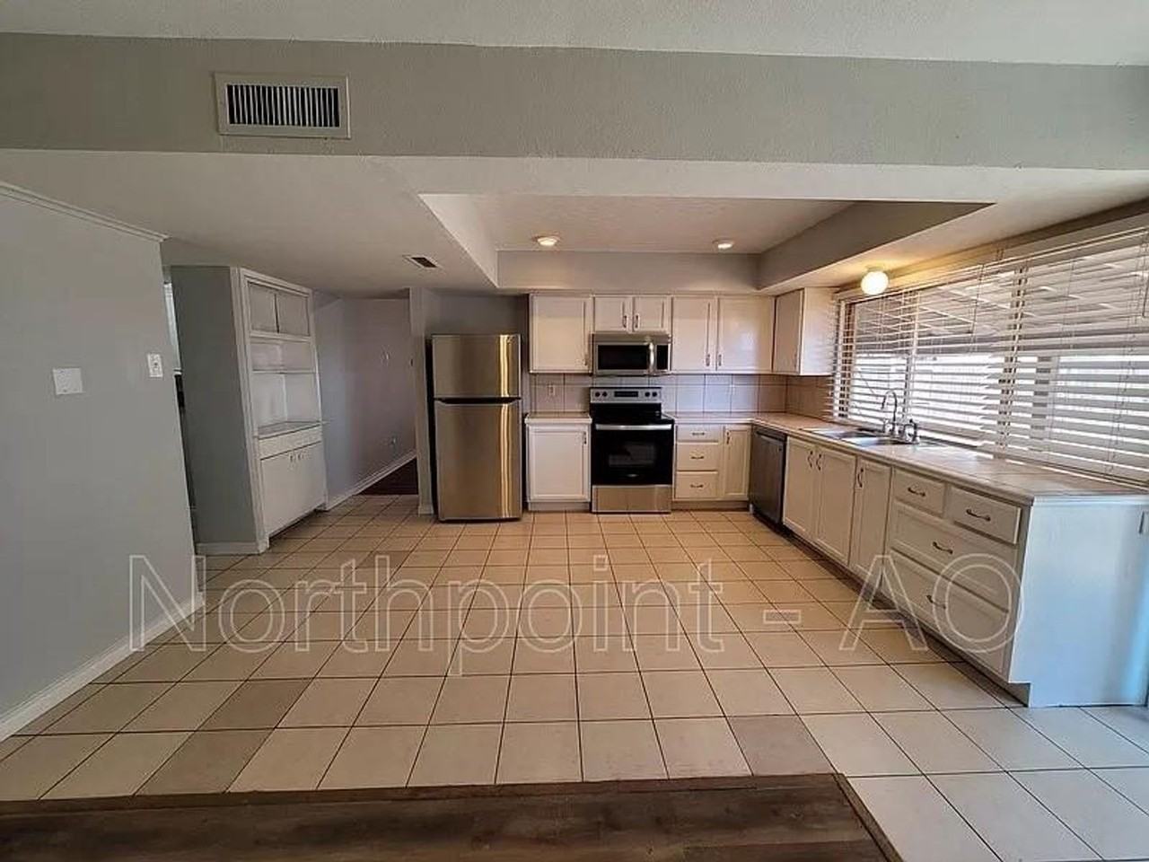 1362 Applegate Dr - Photo 4 of 20