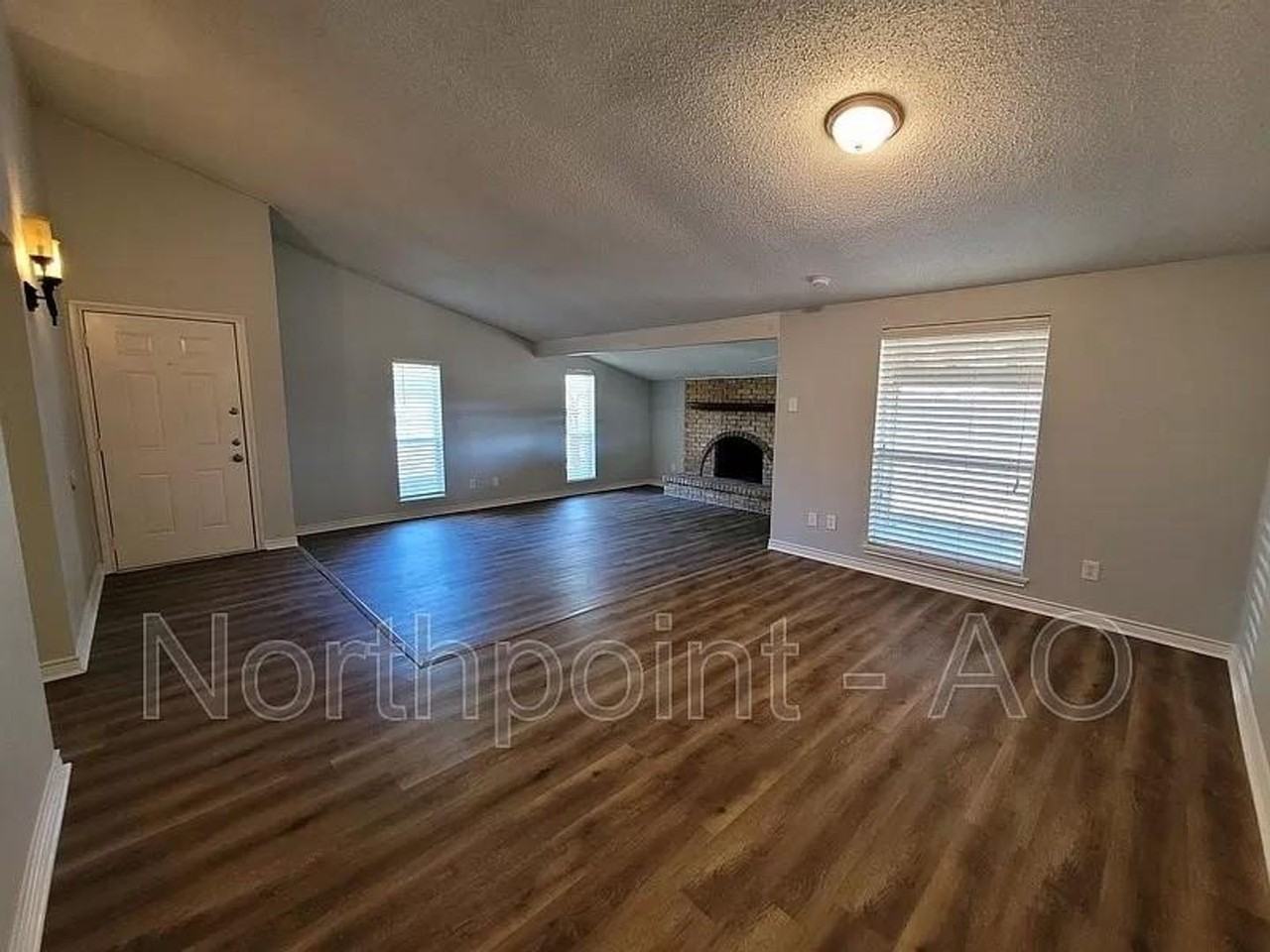 1362 Applegate Dr - Photo 5 of 20